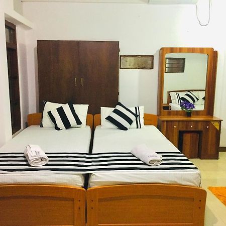 Aura City Hostel Anuradhapura Exteriör bild