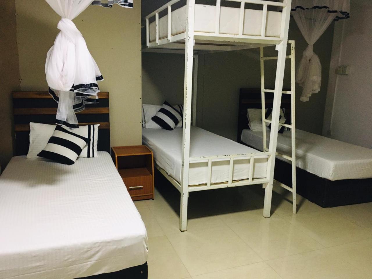 Aura City Hostel Anuradhapura Exteriör bild